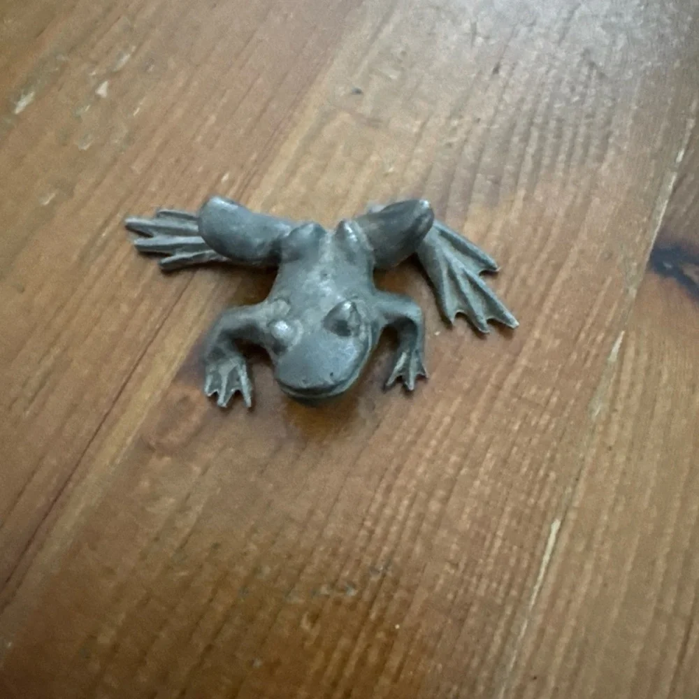 Vintage Decorative Frog Figurine Set - Pewter / JJ